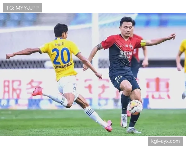 足球新星表现稳健,赛场崭露头角引未来巨星期待 足球新星表现稳健,赛场崭露头角引未来巨星期待