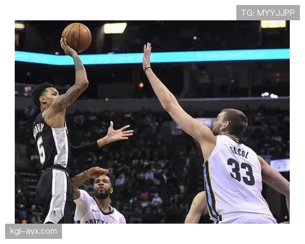 奥布拉克展现稳健领导力，本赛季防守组织与指挥能力持续提升